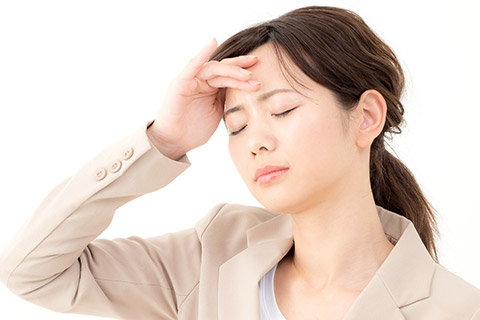 頭の前側が痛む
